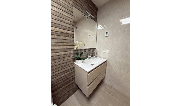 Odsprzedaż - Mieszkanie w bloku - Torrevieja - La Mata