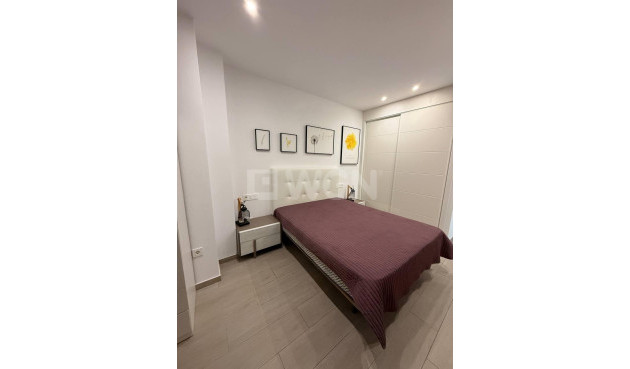 Odsprzedaż - Mieszkanie w bloku - Torrevieja - La Mata