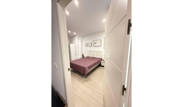 Odsprzedaż - Mieszkanie w bloku - Torrevieja - La Mata