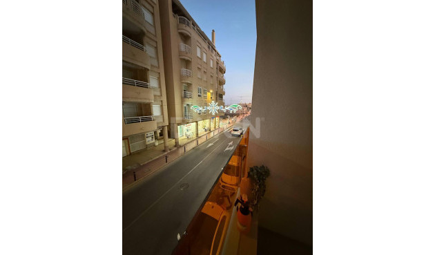 Odsprzedaż - Mieszkanie w bloku - Torrevieja - La Mata