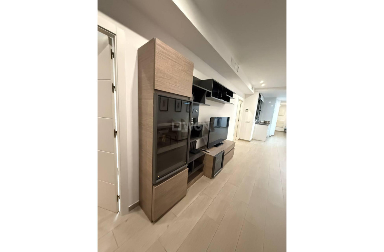 Odsprzedaż - Mieszkanie w bloku - Torrevieja - La Mata