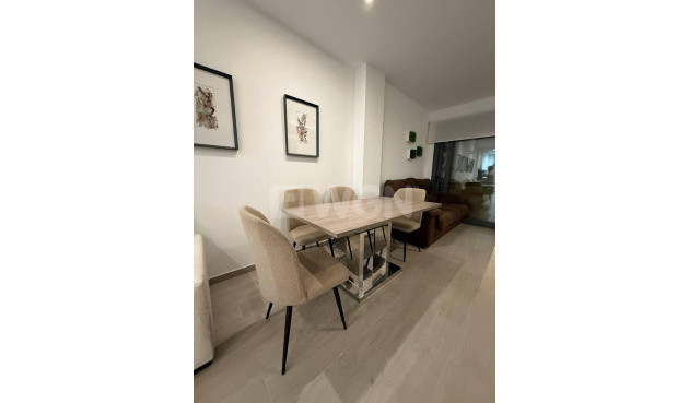 Odsprzedaż - Mieszkanie w bloku - Torrevieja - La Mata