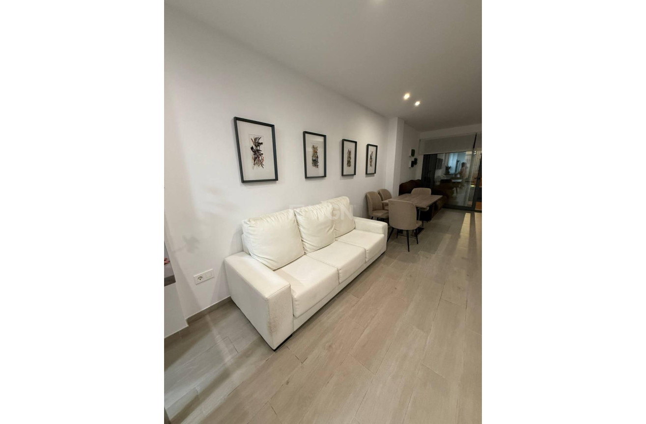 Odsprzedaż - Mieszkanie w bloku - Torrevieja - La Mata