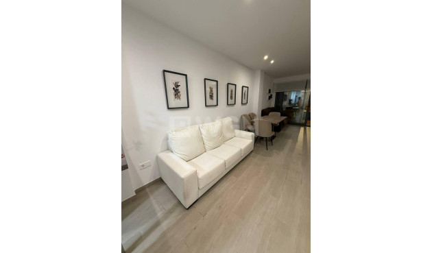 Odsprzedaż - Mieszkanie w bloku - Torrevieja - La Mata