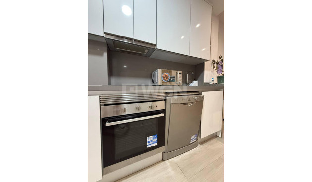 Odsprzedaż - Mieszkanie w bloku - Torrevieja - La Mata