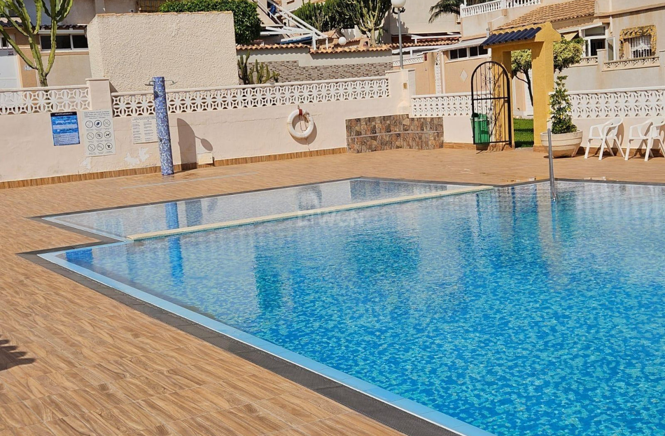 Odsprzedaż - Villa - Orihuela Costa - Los Altos