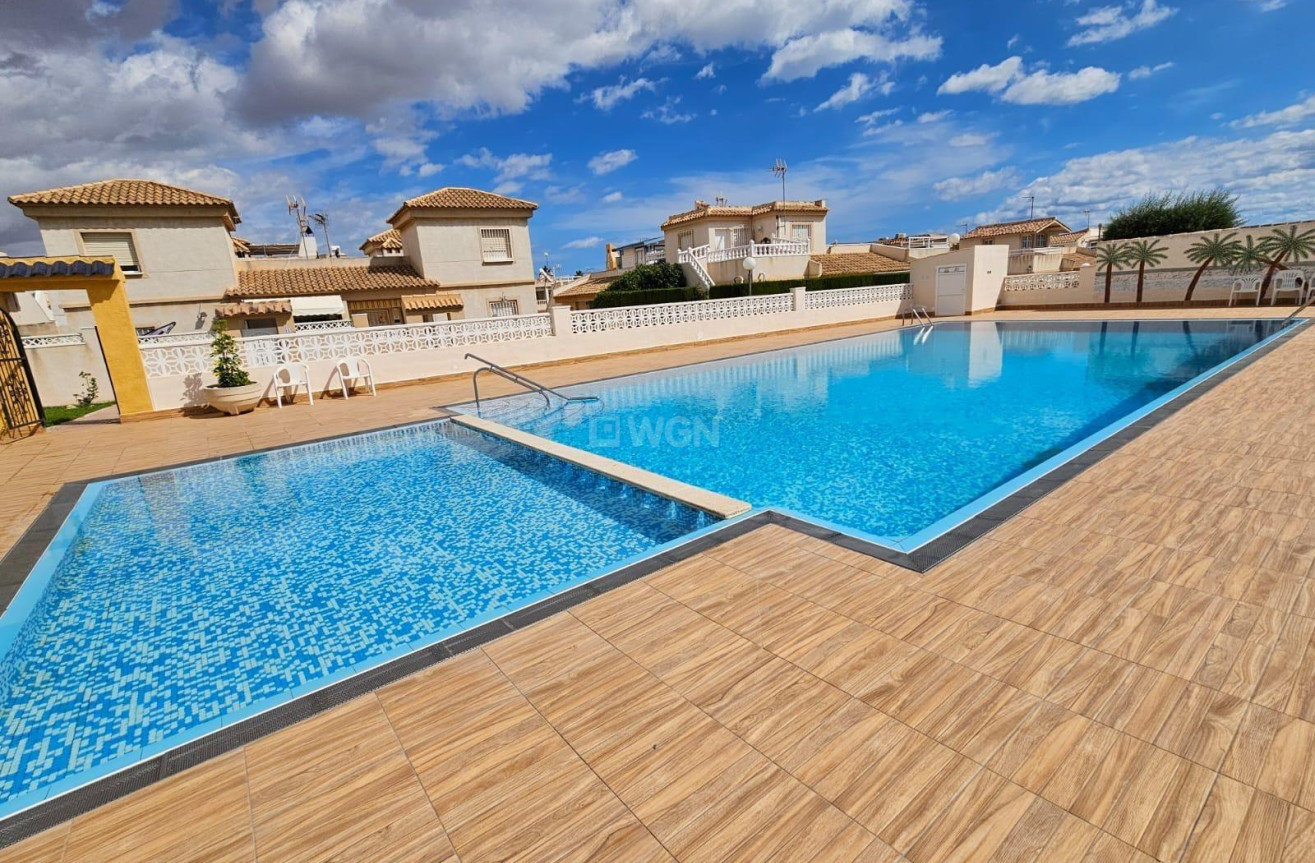 Odsprzedaż - Villa - Orihuela Costa - Los Altos