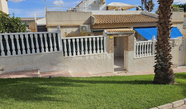 Odsprzedaż - Villa - Orihuela Costa - Los Altos