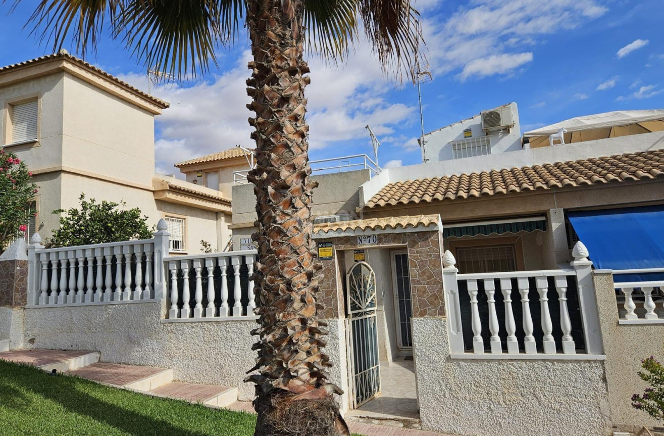 Odsprzedaż - Villa - Orihuela Costa - Los Altos