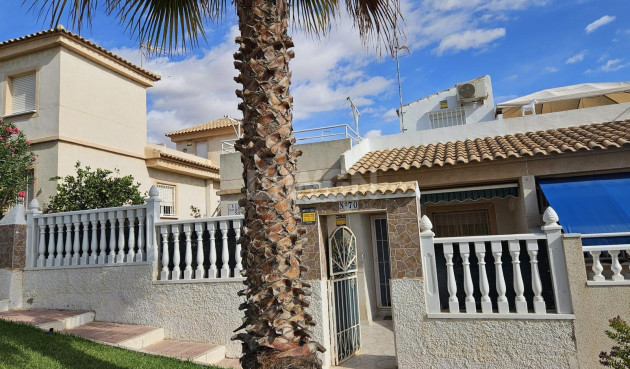 Odsprzedaż - Villa - Orihuela Costa - Los Altos
