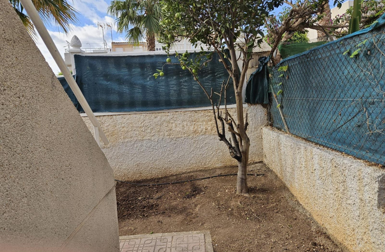 Odsprzedaż - Villa - Orihuela Costa - Los Altos