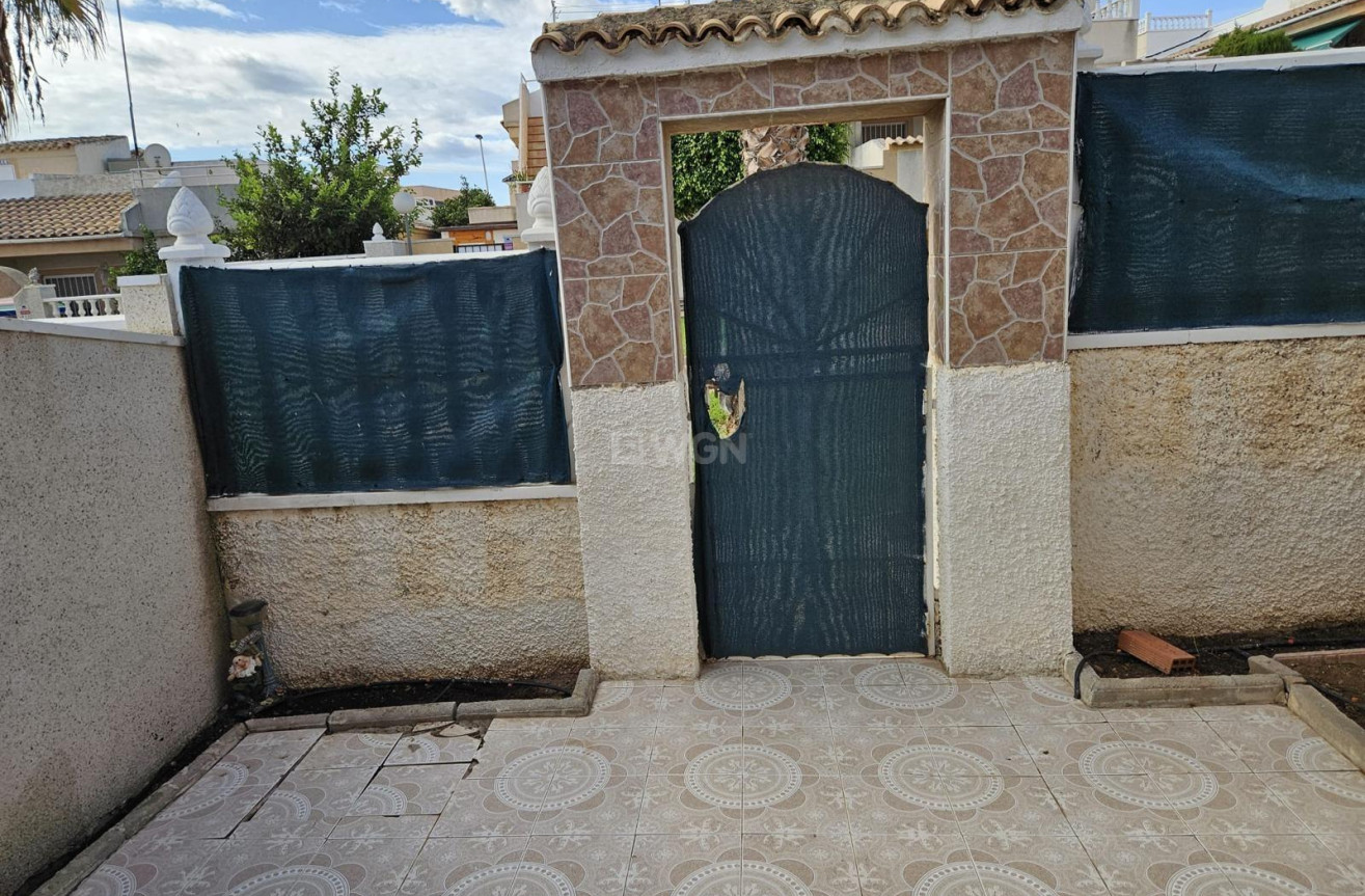 Odsprzedaż - Villa - Orihuela Costa - Los Altos