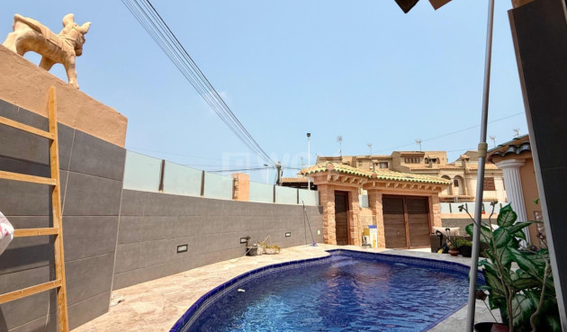 Resale - Villa - Torrevieja - Los Frutales