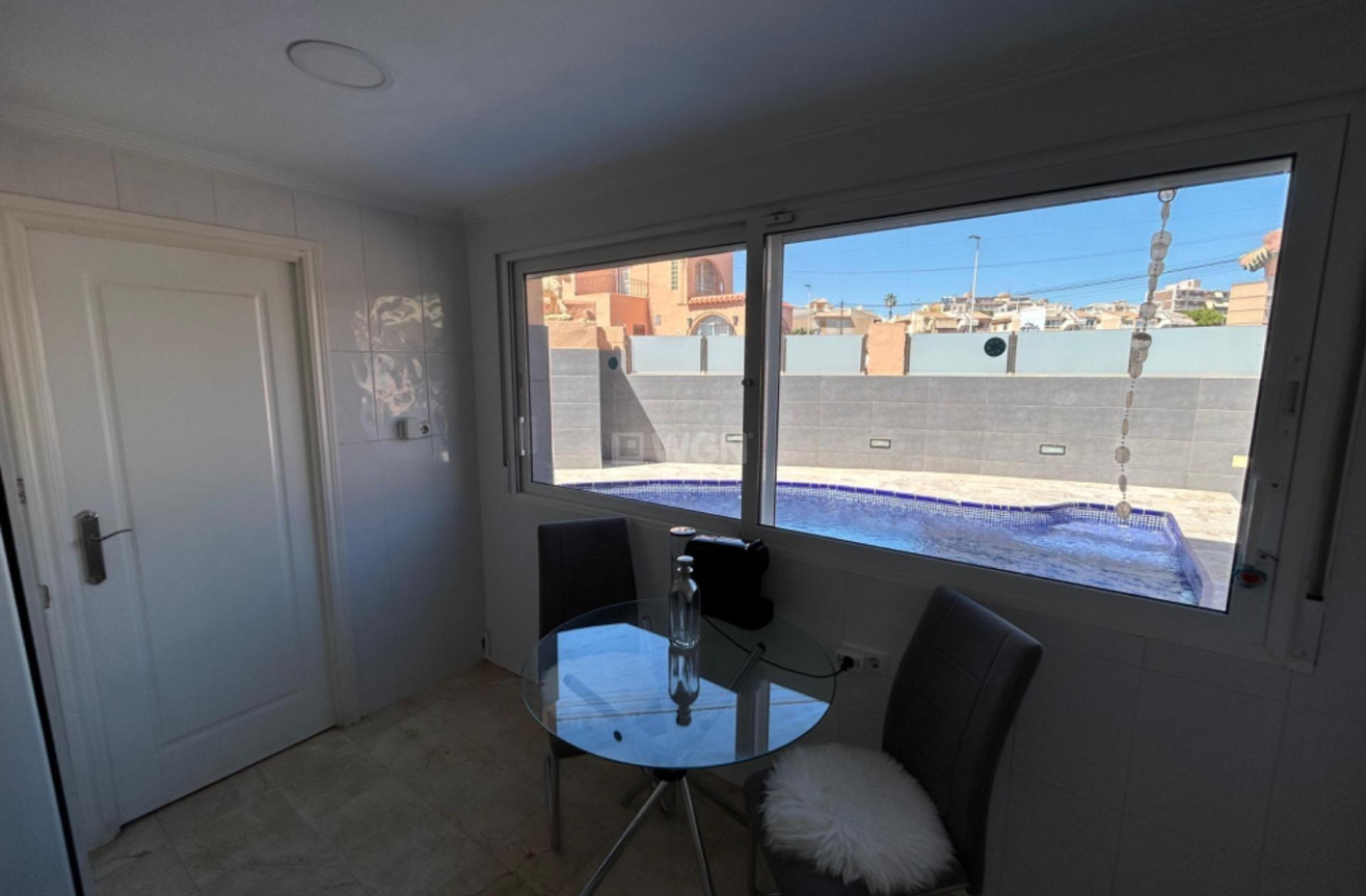 Resale - Villa - Torrevieja - Los Frutales