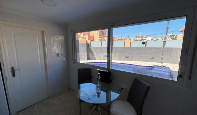 Resale - Villa - Torrevieja - Los Frutales