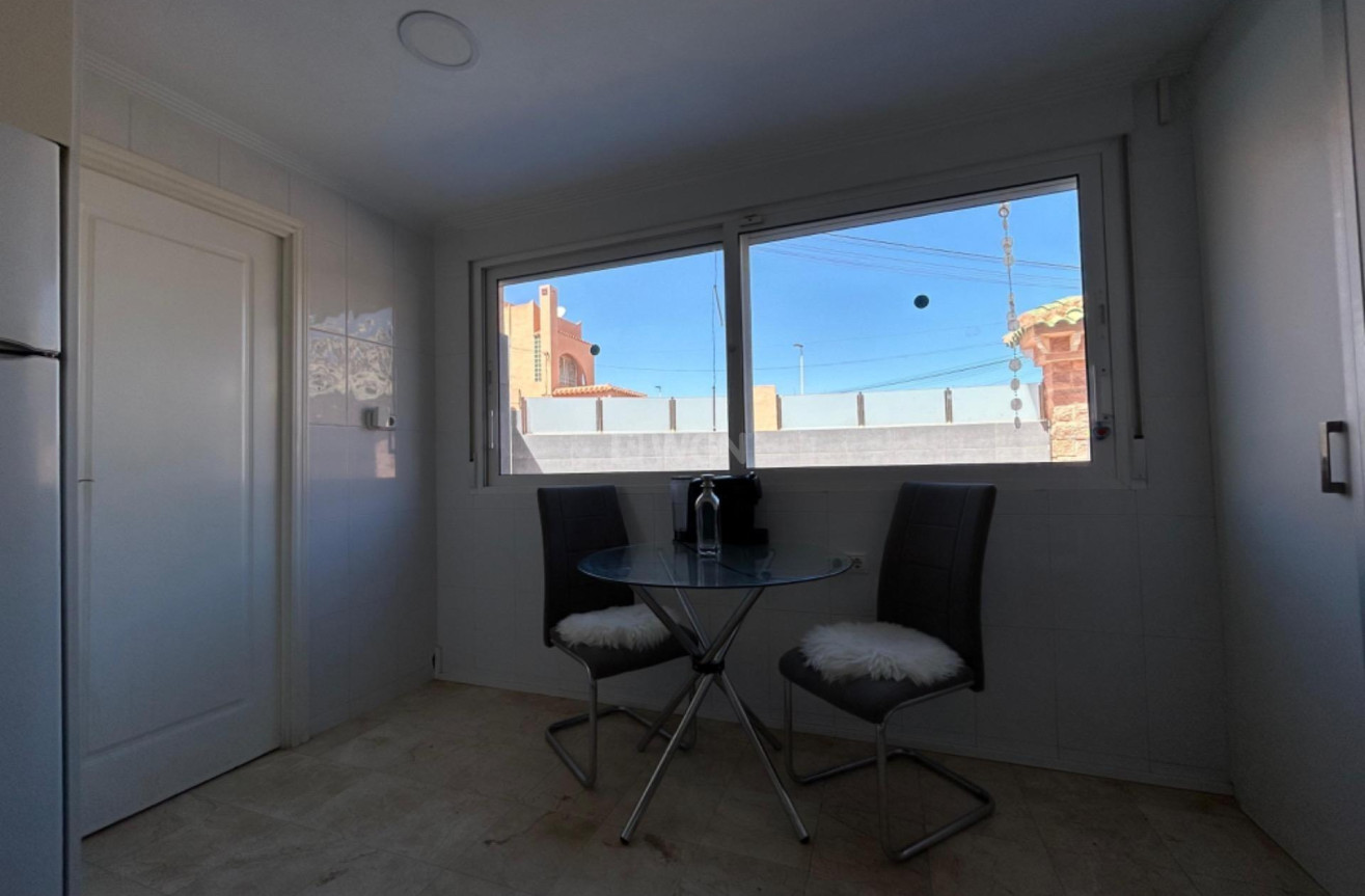 Resale - Villa - Torrevieja - Los Frutales