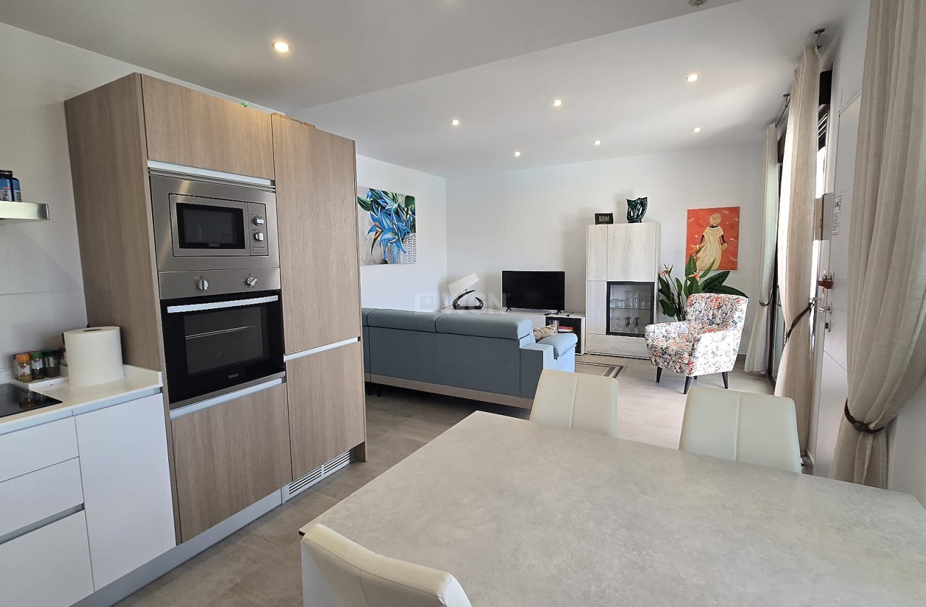 Resale - Apartment / flat - Pilar de la Horadada - Costa Blanca