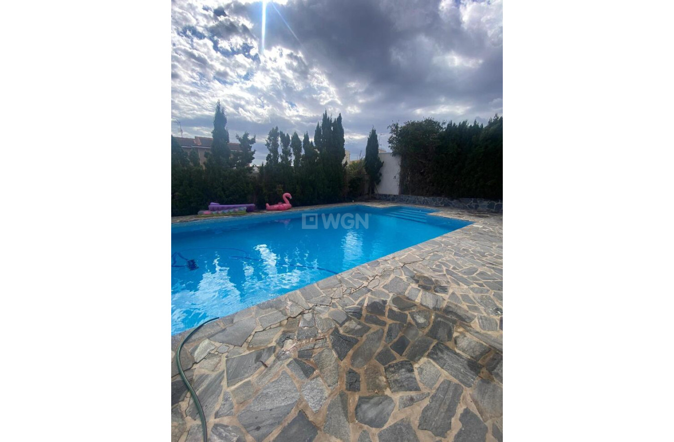 Odsprzedaż - Villa - Los Balcones - Costa Blanca