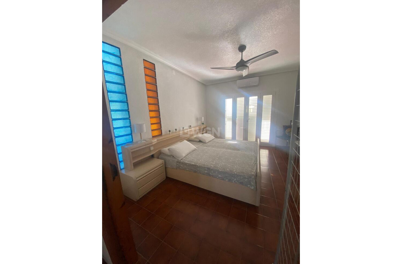 Odsprzedaż - Villa - Los Balcones - Costa Blanca