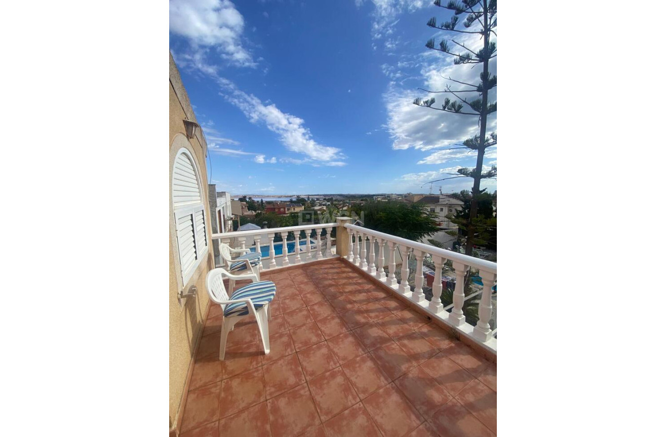 Odsprzedaż - Villa - Los Balcones - Costa Blanca