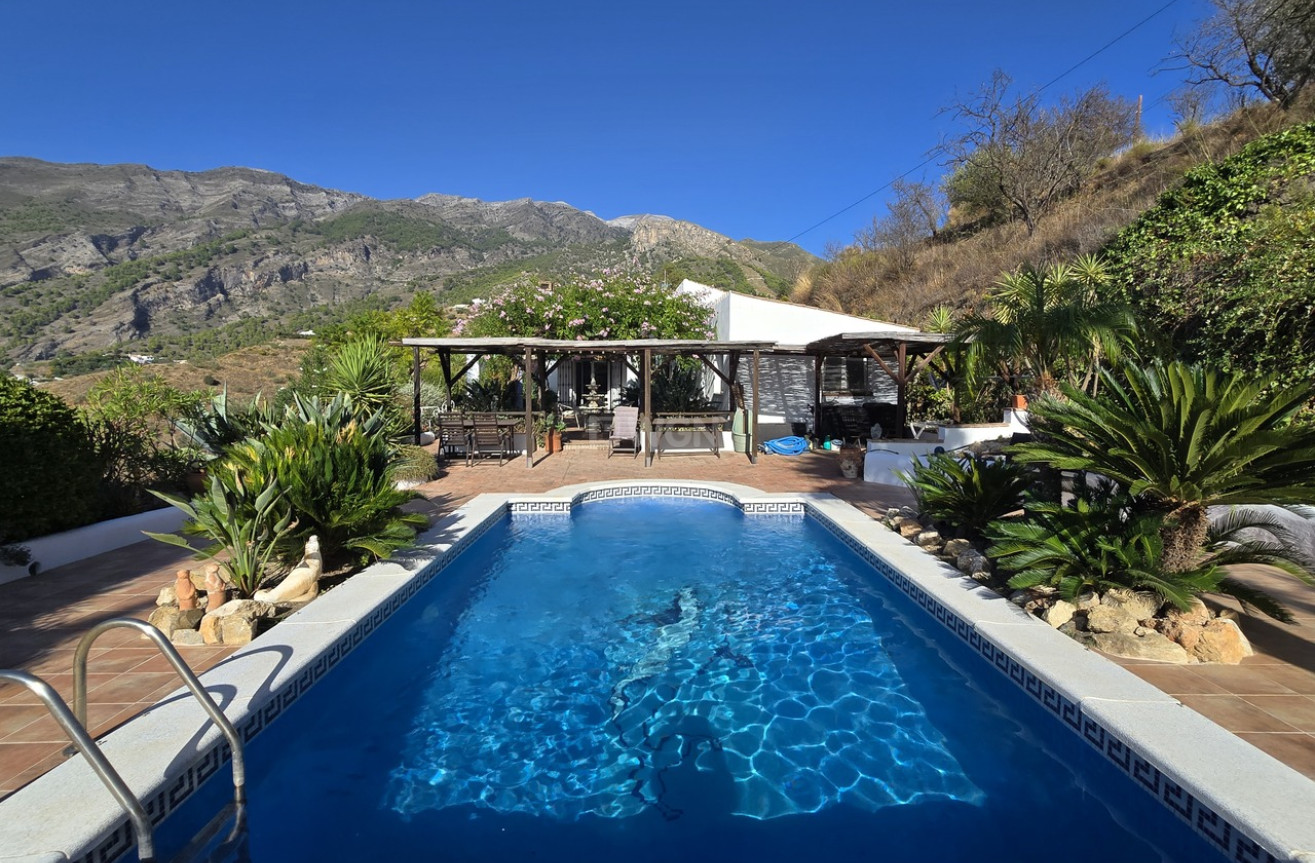 Odsprzedaż - Villa - Canillas de Aceituno - Inland