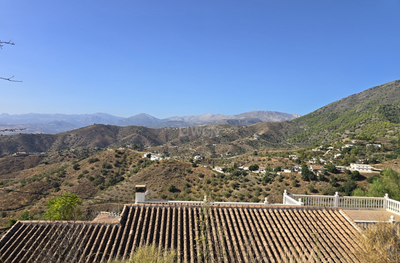 Odsprzedaż - Villa - Canillas de Aceituno - Inland