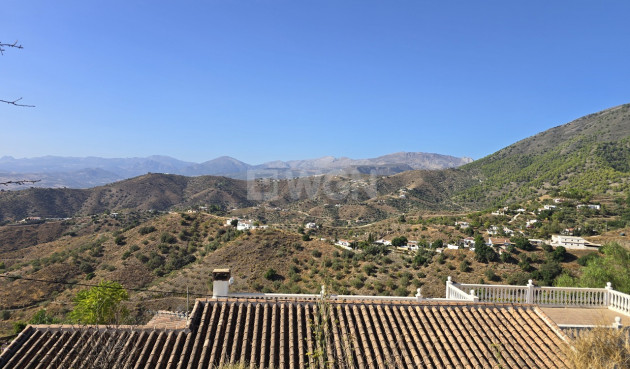 Odsprzedaż - Villa - Canillas de Aceituno - Inland