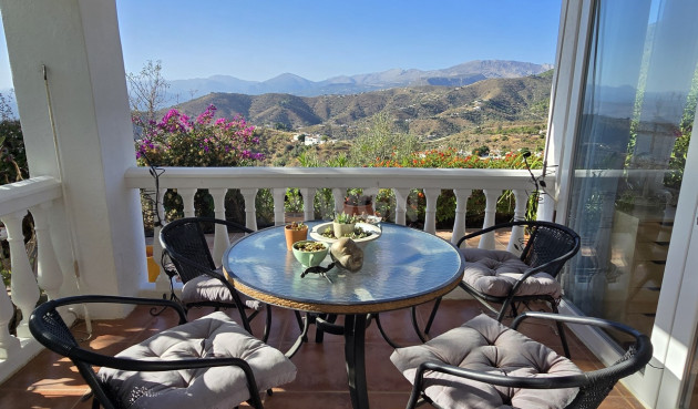 Odsprzedaż - Villa - Canillas de Aceituno - Inland