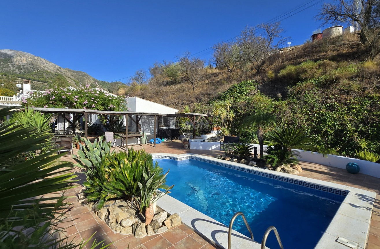 Odsprzedaż - Villa - Canillas de Aceituno - Inland