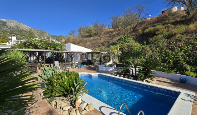 Odsprzedaż - Villa - Canillas de Aceituno - Inland