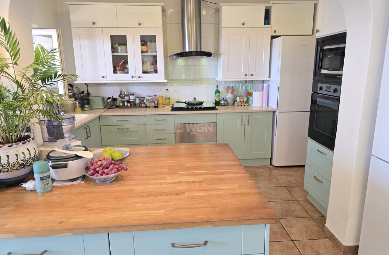 Odsprzedaż - Villa - Canillas de Aceituno - Inland