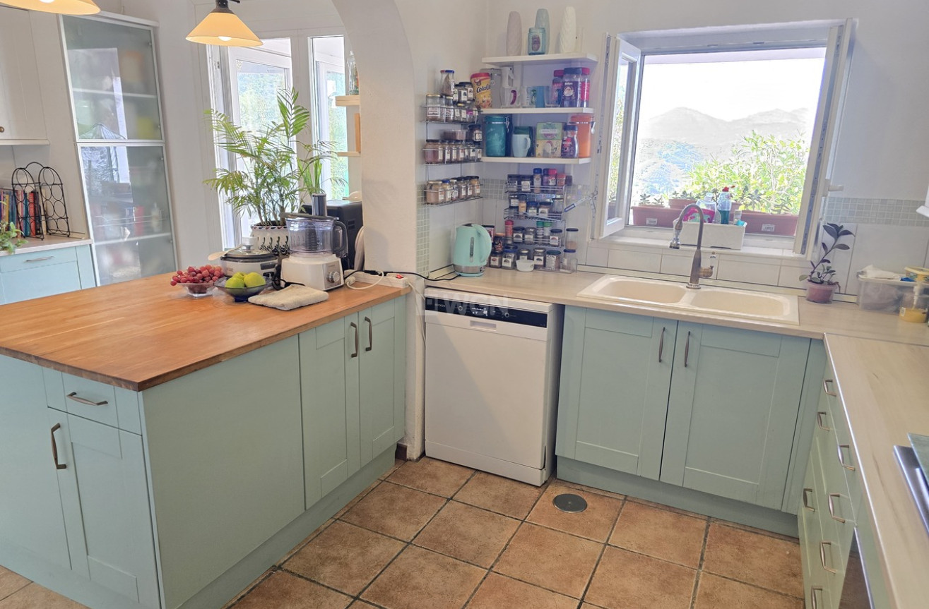 Odsprzedaż - Villa - Canillas de Aceituno - Inland