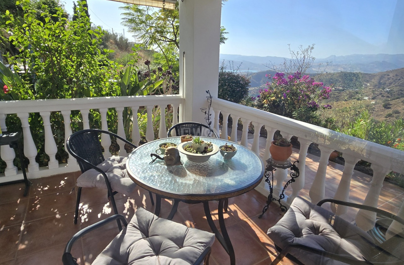 Odsprzedaż - Villa - Canillas de Aceituno - Inland