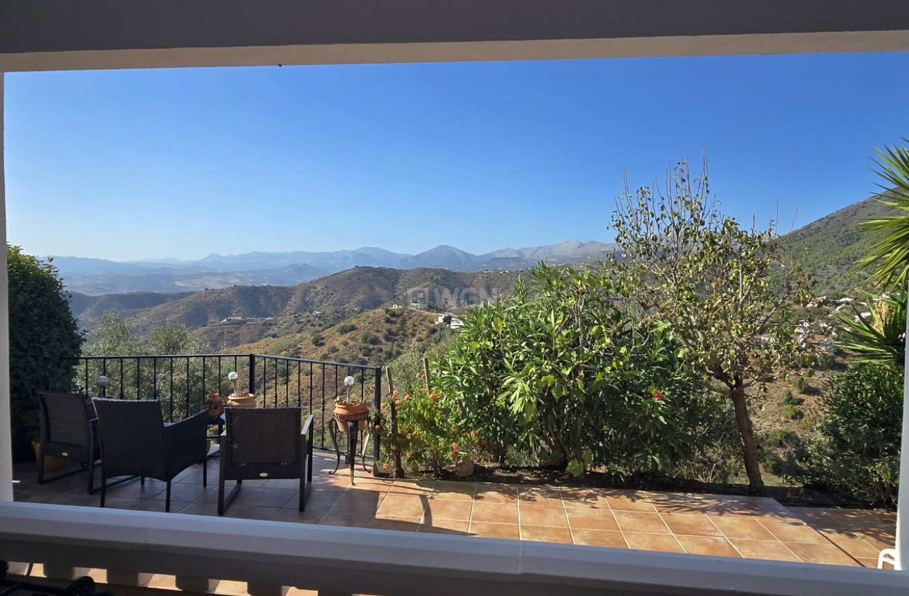 Odsprzedaż - Villa - Canillas de Aceituno - Inland