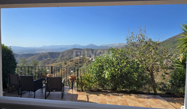 Odsprzedaż - Villa - Canillas de Aceituno - Inland