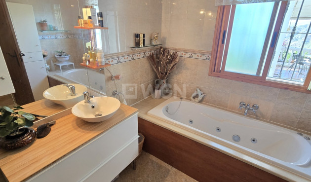 Odsprzedaż - Villa - Canillas de Aceituno - Inland