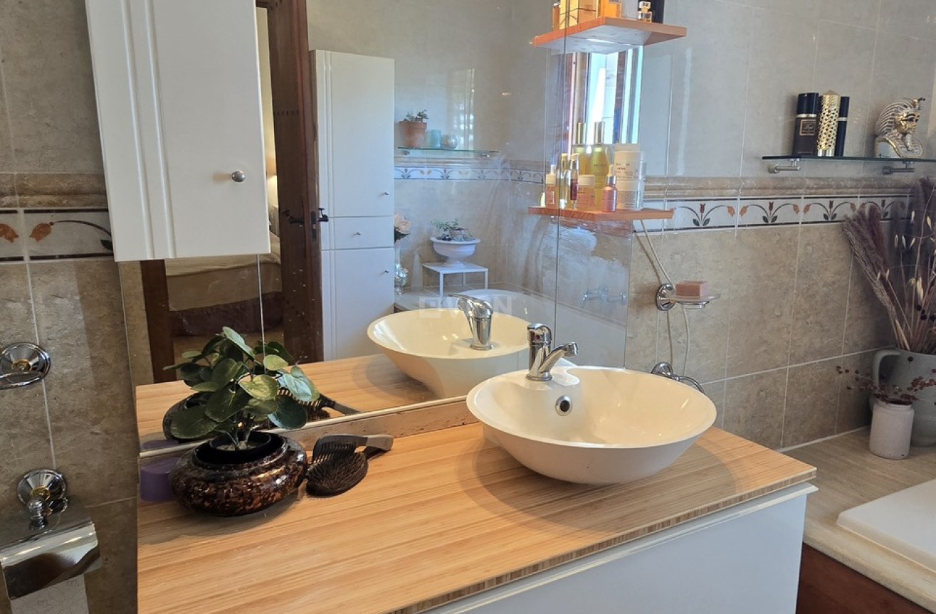 Odsprzedaż - Villa - Canillas de Aceituno - Inland