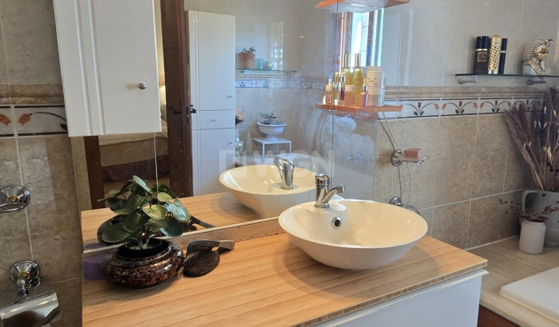 Odsprzedaż - Villa - Canillas de Aceituno - Inland