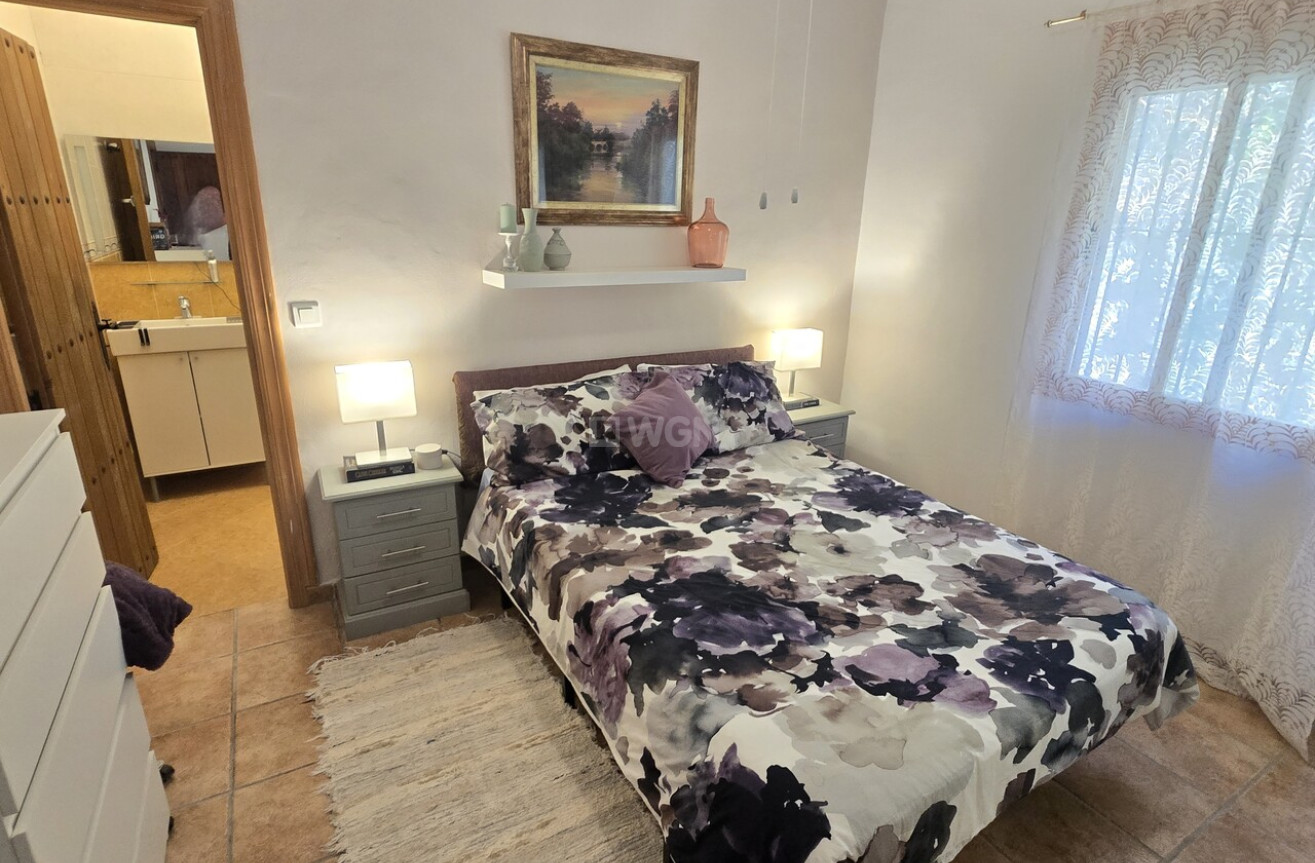 Odsprzedaż - Villa - Canillas de Aceituno - Inland