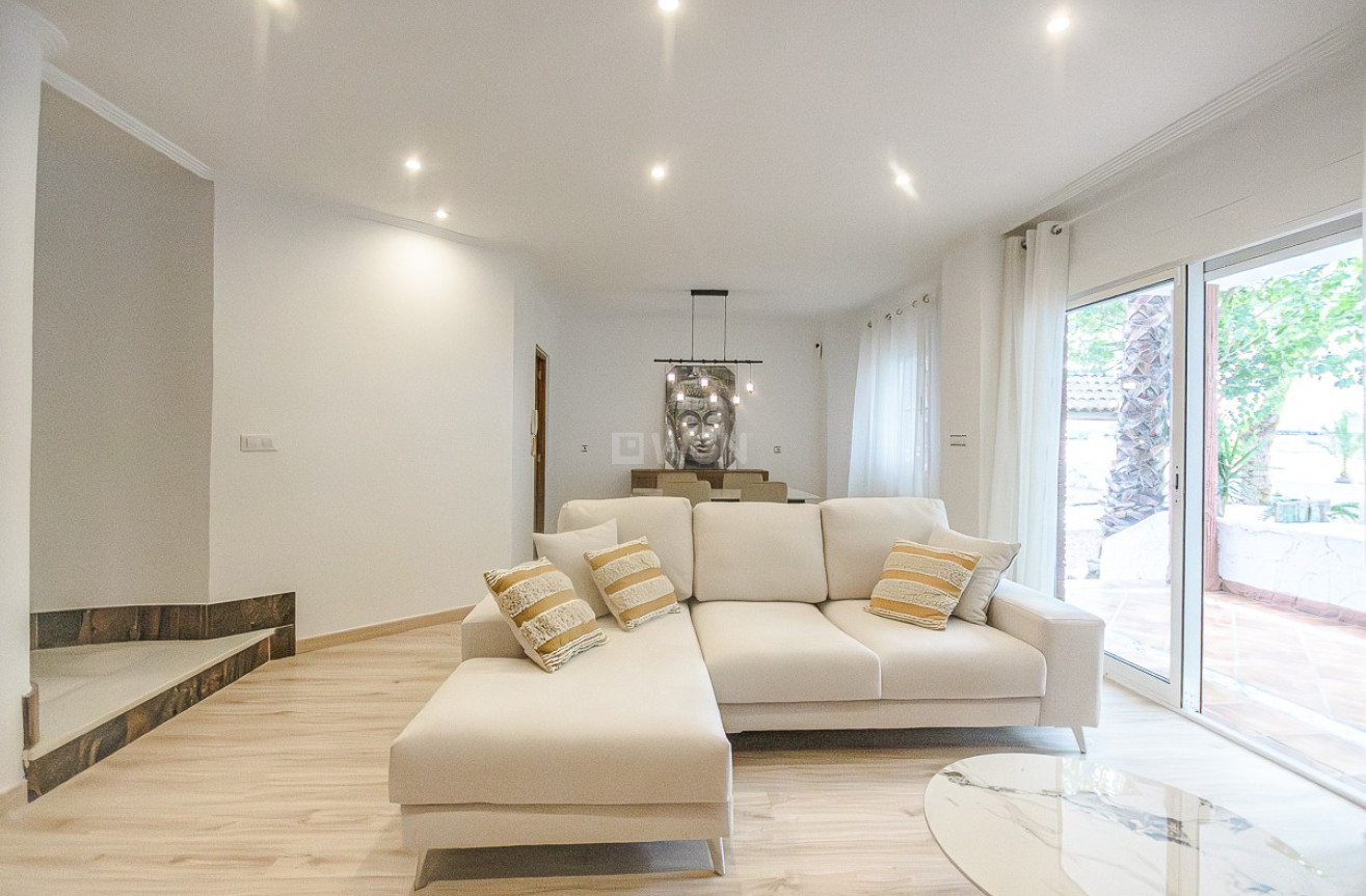 Odsprzedaż - Villa - Orihuela - Inland