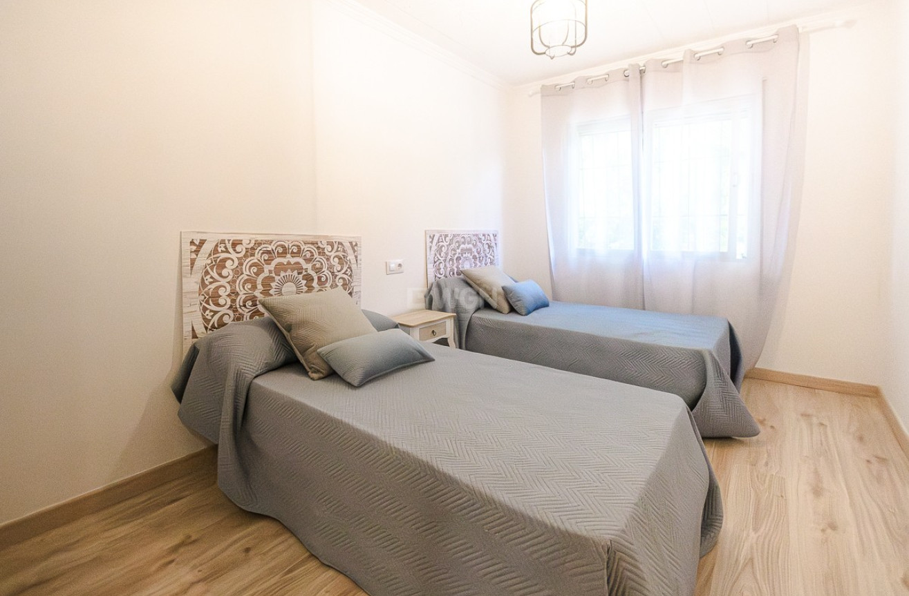 Odsprzedaż - Villa - Orihuela - Inland