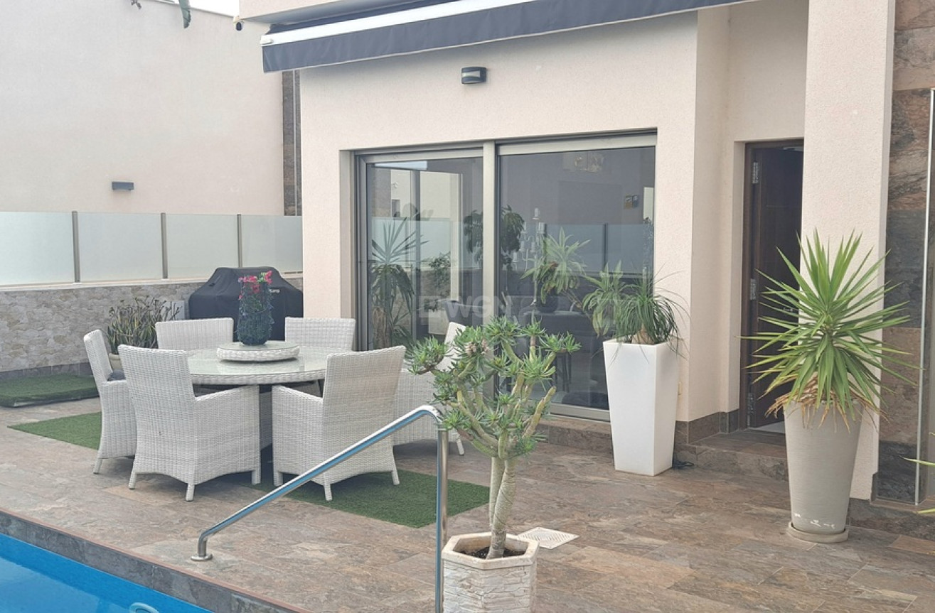 Resale - Villa - Villamartin - Costa Blanca