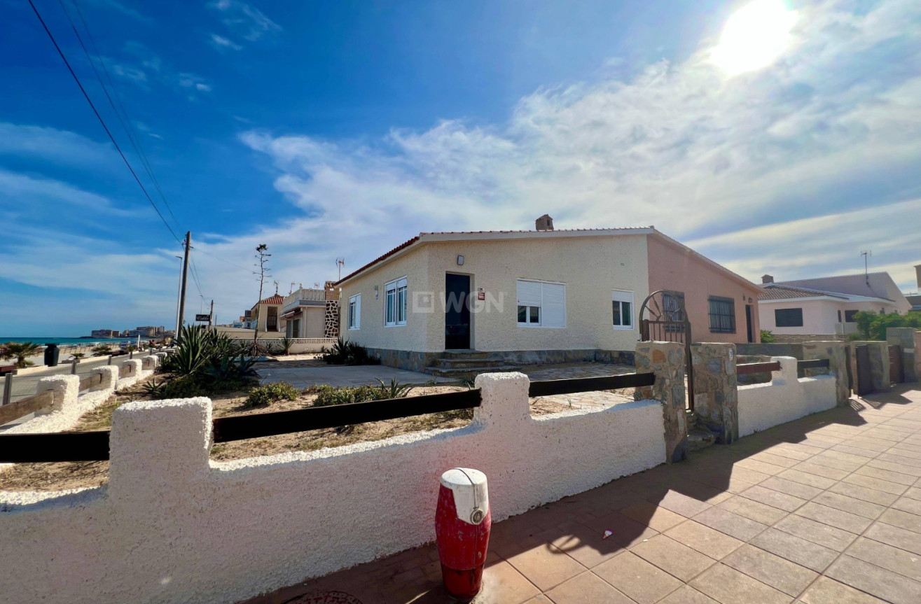 Resale - Villa - La Mata - Costa Blanca