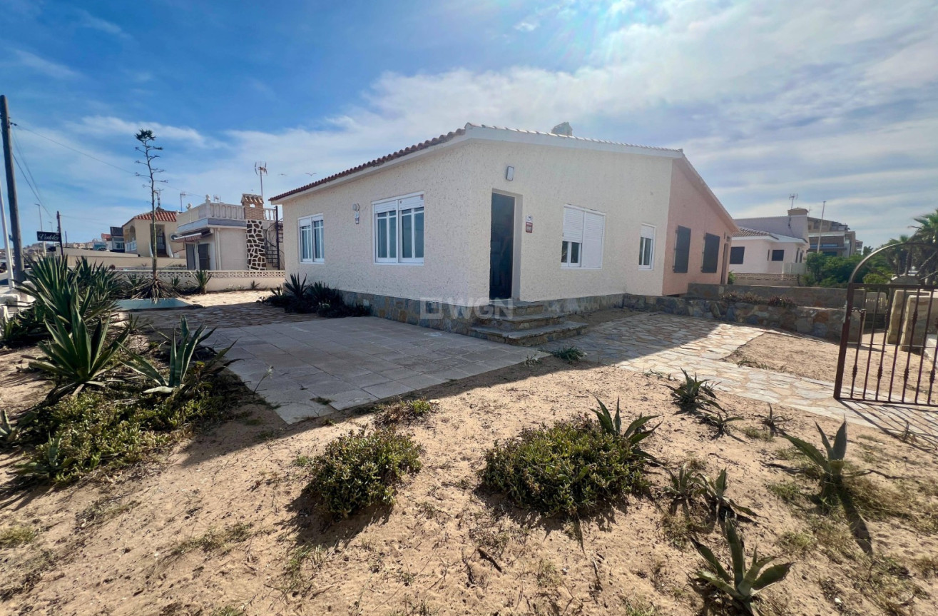 Resale - Villa - La Mata - Costa Blanca