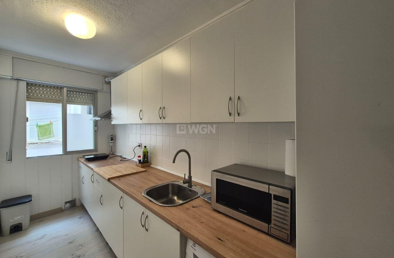 Odsprzedaż - Mieszkanie w bloku - Torrevieja - Punta Prima