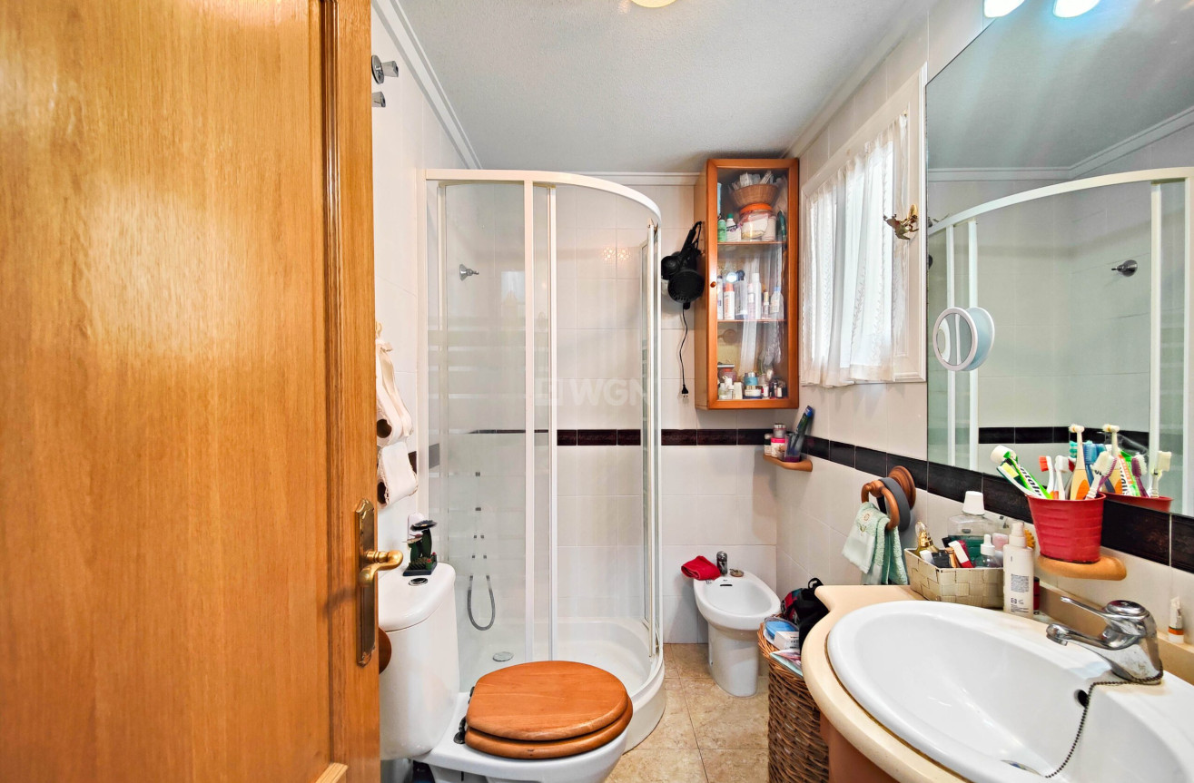 Odsprzedaż - Mieszkanie w bloku - Torrevieja - Costa Blanca