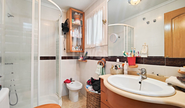 Odsprzedaż - Mieszkanie w bloku - Torrevieja - Costa Blanca