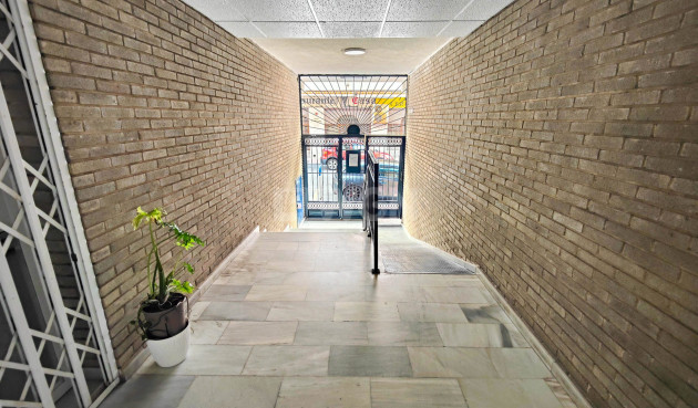 Odsprzedaż - Mieszkanie w bloku - Torrevieja - Costa Blanca