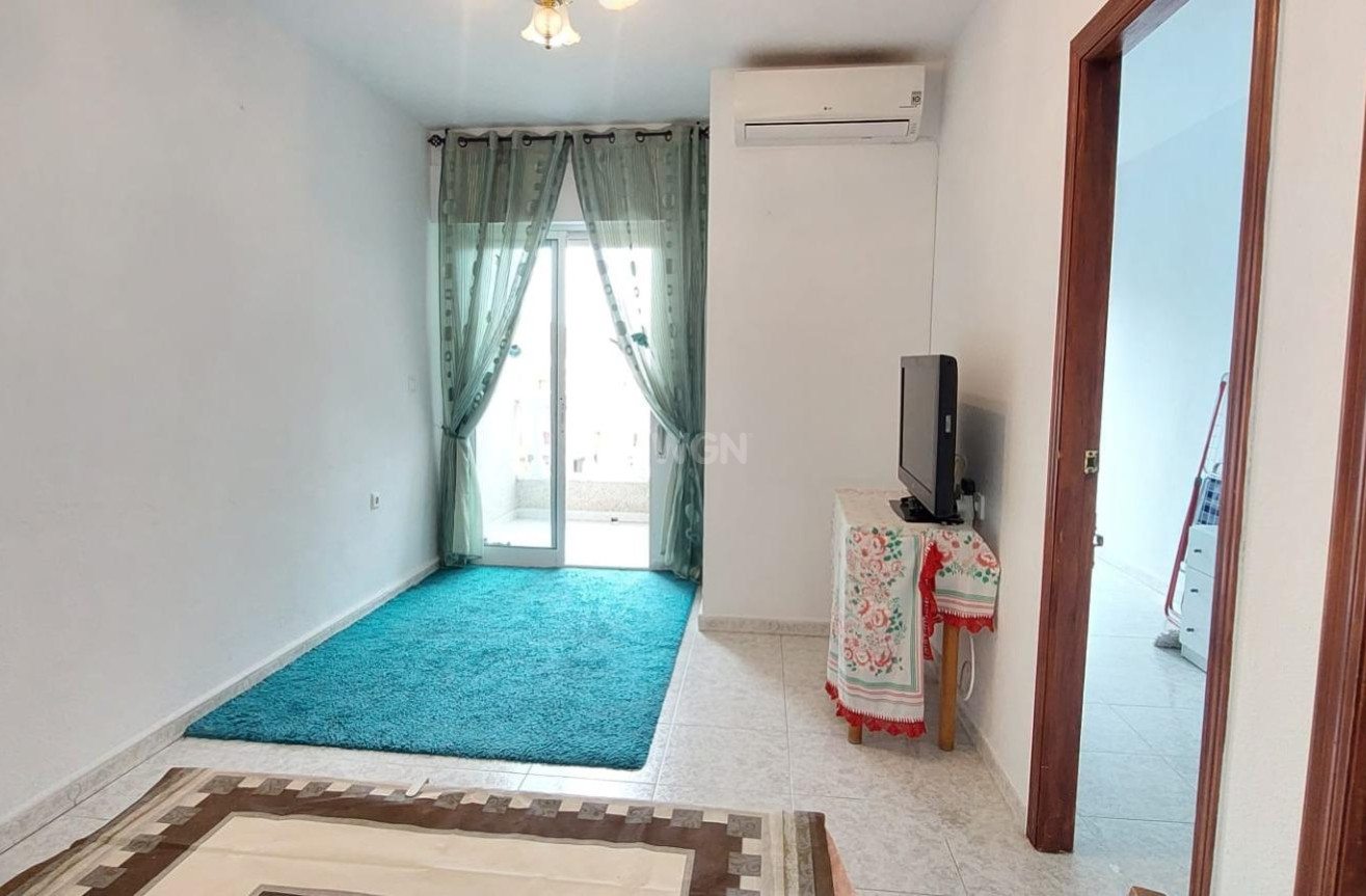 Odsprzedaż - Mieszkanie w bloku - Torrevieja - Estacion De Autobuses