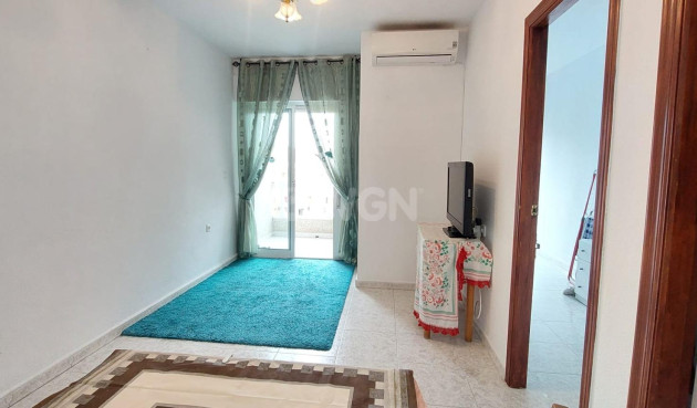 Odsprzedaż - Mieszkanie w bloku - Torrevieja - Estacion De Autobuses